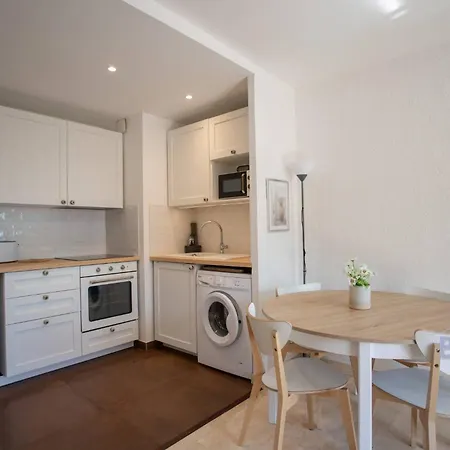 Bright Pied-a-terre Wilsonantibes 아파트 앙티브